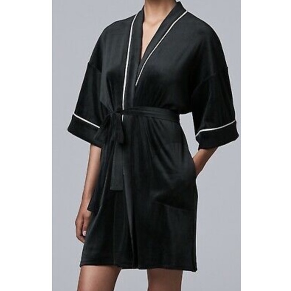 Vera Wang Black Wrap Robe - Picture 1 of 12